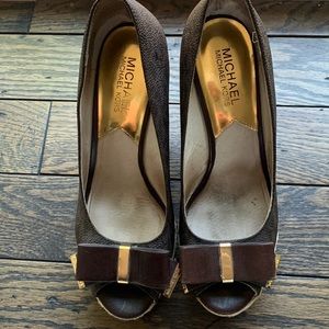 Michael KORS MEG  MK Signature PVC Peep Toe Wedges